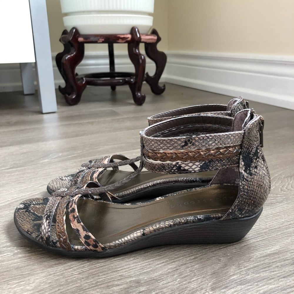 Apostrophe Sandals - Picture 4 of 8